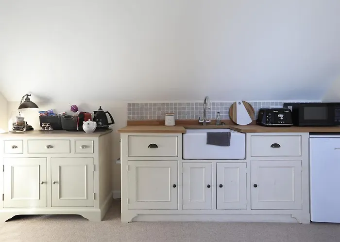 The Den, A Secluded Annex With Hot-Tub & Heating