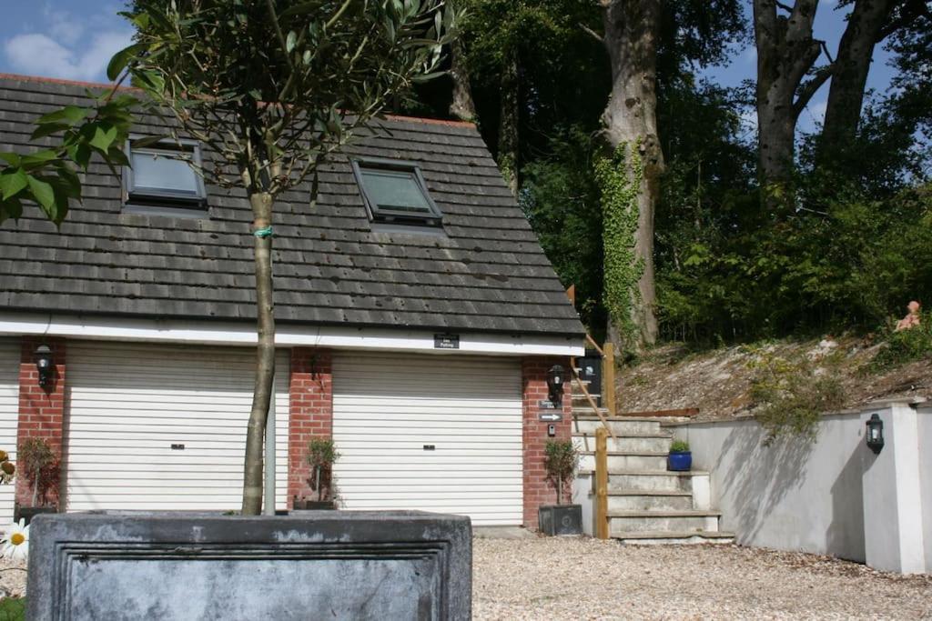 Apartment The Den, A Secluded Annex With Hot-tub & Heating Long Bredy