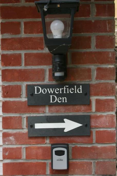 The Den, A Secluded Annex With Hot-tub & Heating Long Bredy