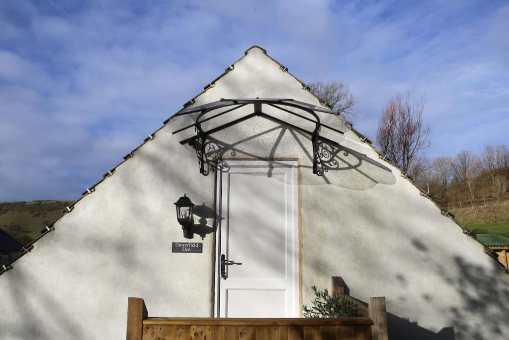 The Den, A Secluded Annex With Hot-tub & Heating