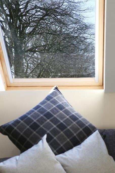 The Den, A Secluded Annex With Hot-tub & Heating *