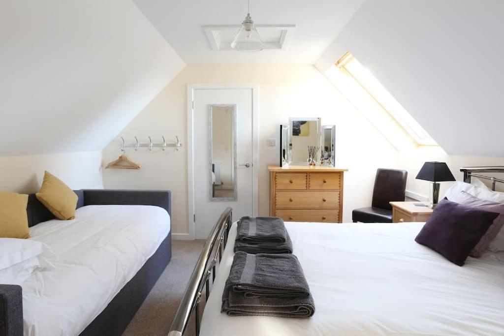 The Den, A Secluded Annex With Hot-tub & Heating Apartment Long Bredy